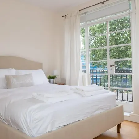 Bright & Spacious Top Floor Apartment In Chelsea Londen Buitenkant foto