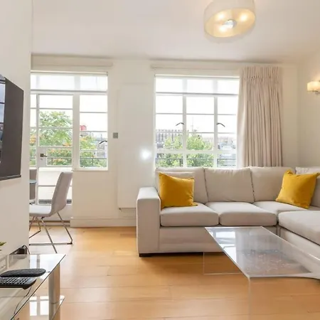 Bright & Spacious Top Floor Apartment In Chelsea Londen Buitenkant foto