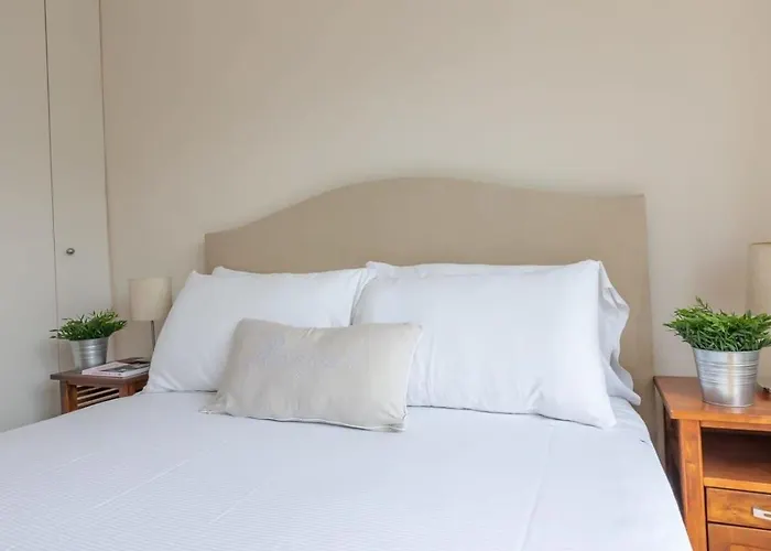 Bright & Spacious Top Floor Apartment In Chelsea