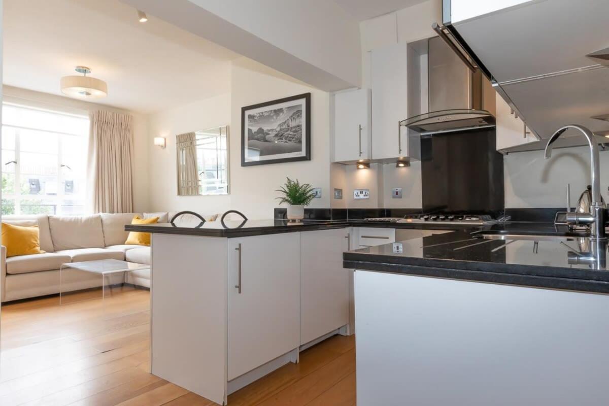 Bright & Spacious Floor In Chelsea Appartamento